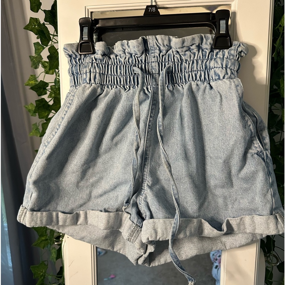 paper bag, light washed, high waisted, extra small shorts! brand: forever 21